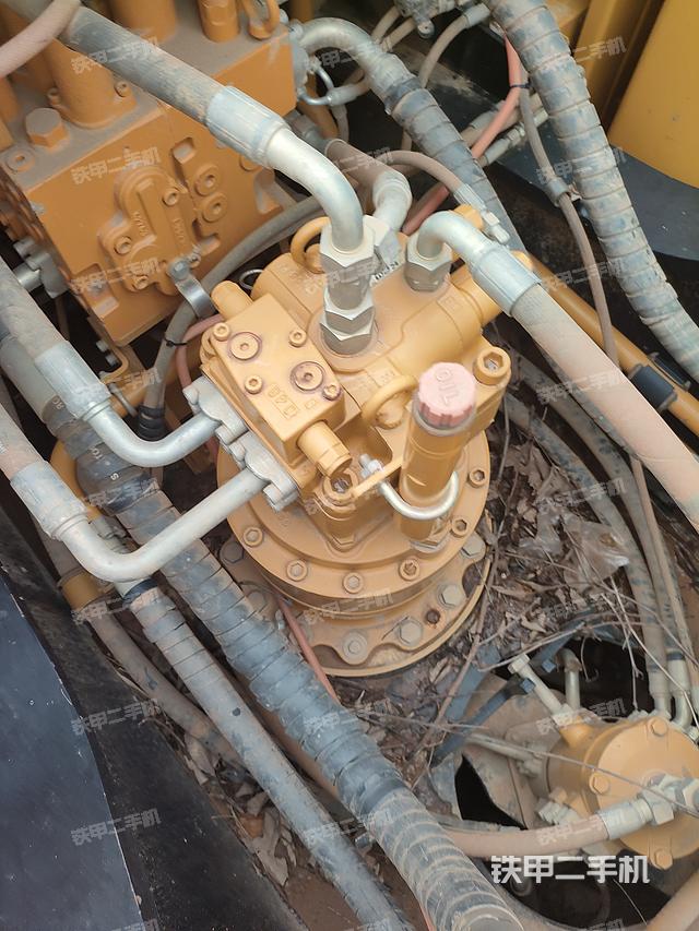 回转马达和主控阀（整机外观）