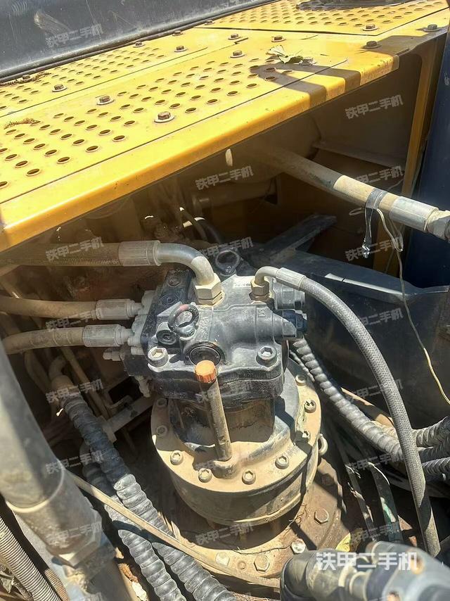 回转马达和主控阀（整机外观）