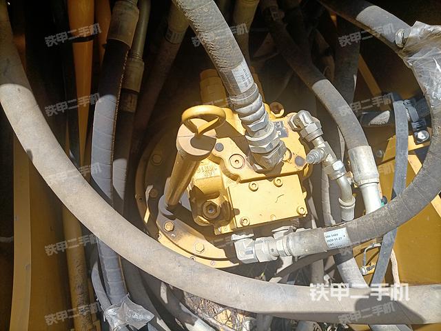 回转马达和主控阀（整机外观）