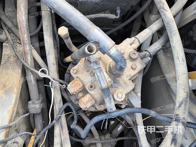 回转马达和主控阀（整机外观）