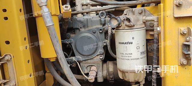 液压泵舱室正面整体（整机外观）