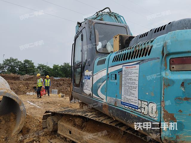 驾驶室顶部（整机外观）