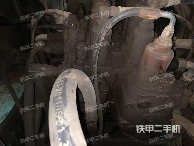 回转马达和主控阀（整机外观）