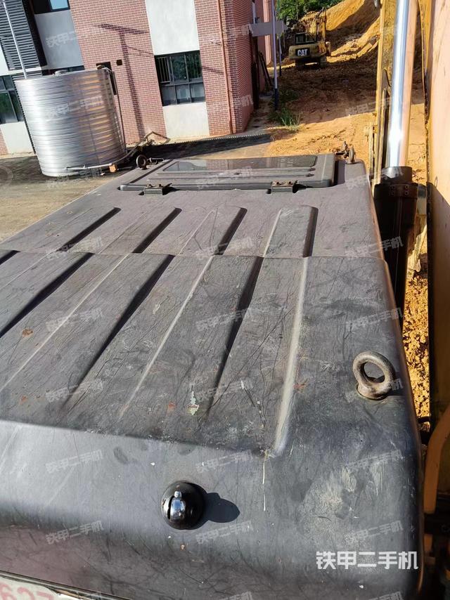 驾驶室顶部（整机外观）