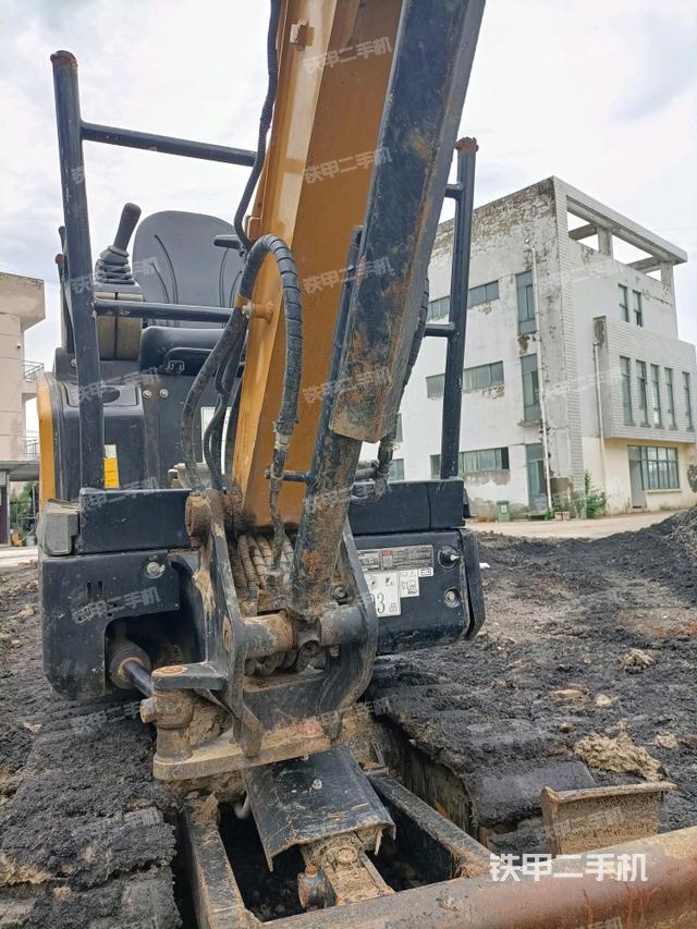 大臂根部?斜（工作和回轉(zhuǎn)裝置）