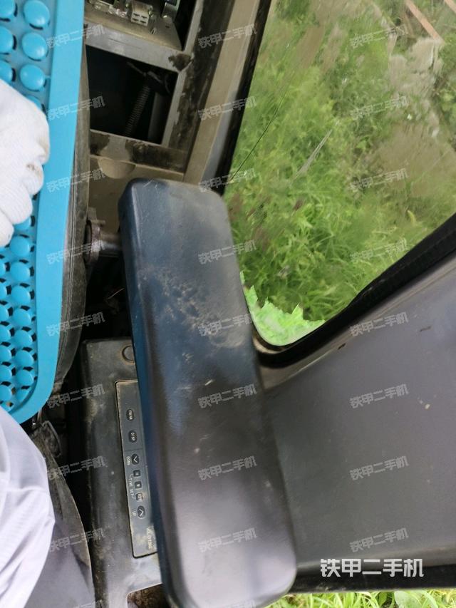 座椅左側(cè)控制臺(tái)/音響/含左手柄（駕駛室部分）