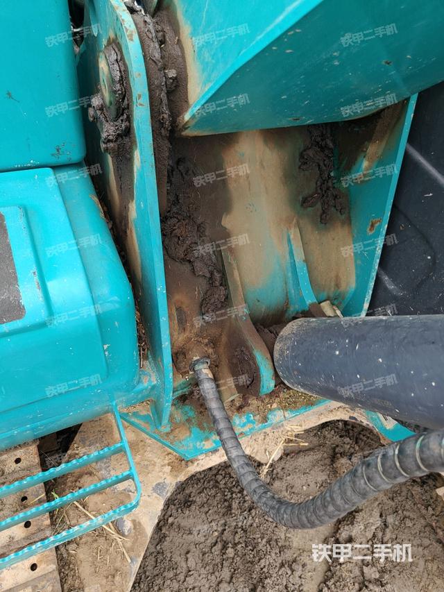 大臂根部?斜（工作和回轉(zhuǎn)裝置）