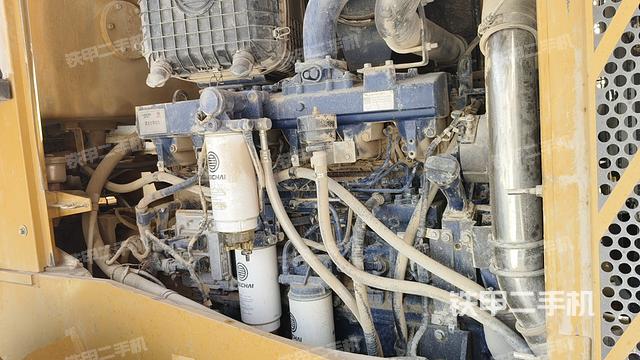 发动机左侧（整机外观及大件）