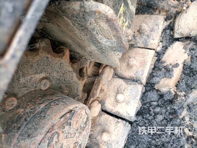 左驅(qū)動輪（行走機(jī)構(gòu)）