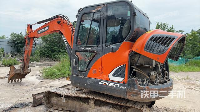 驾驶室整体（整机外观）