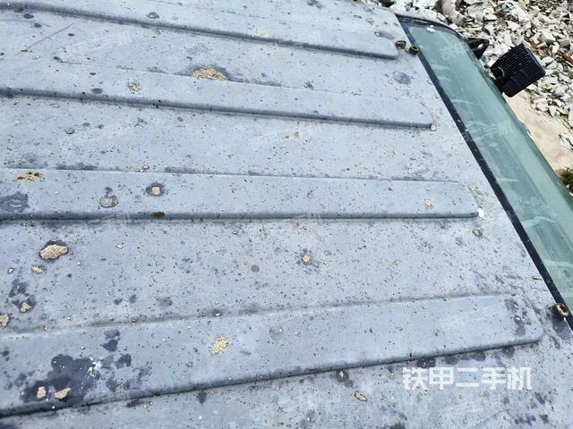 驾驶室顶部（整机外观）