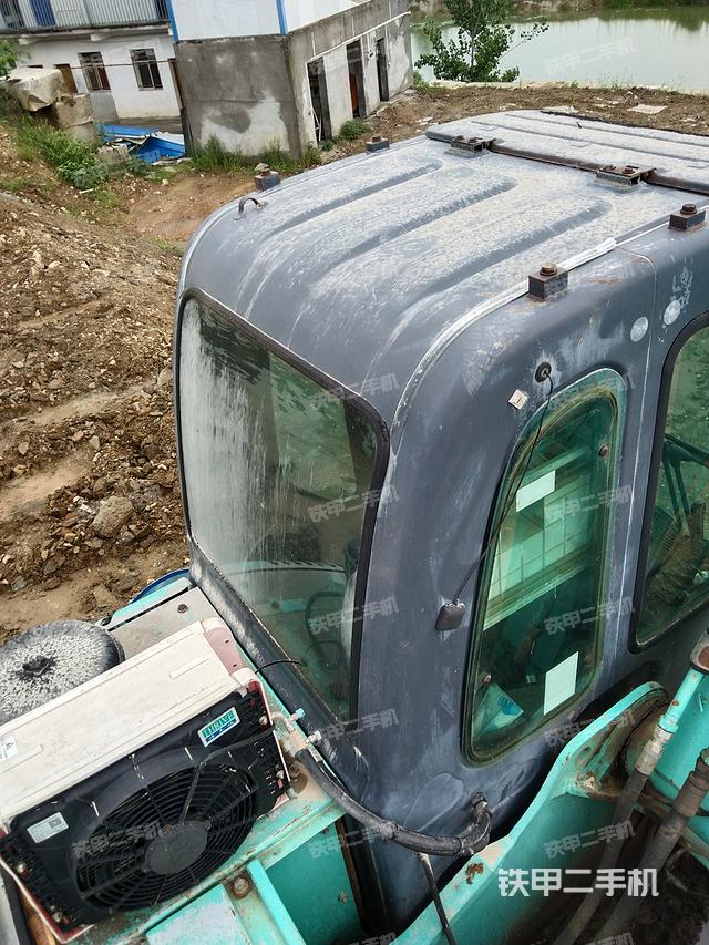 驾驶室顶部（整机外观）