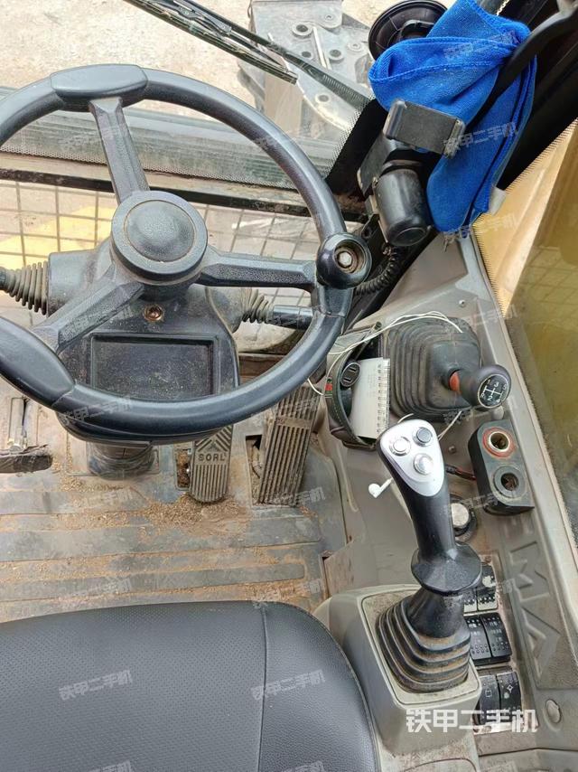 驾驶室整体（整机外观）