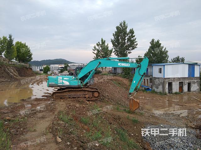 神钢SK200-8挖掘机