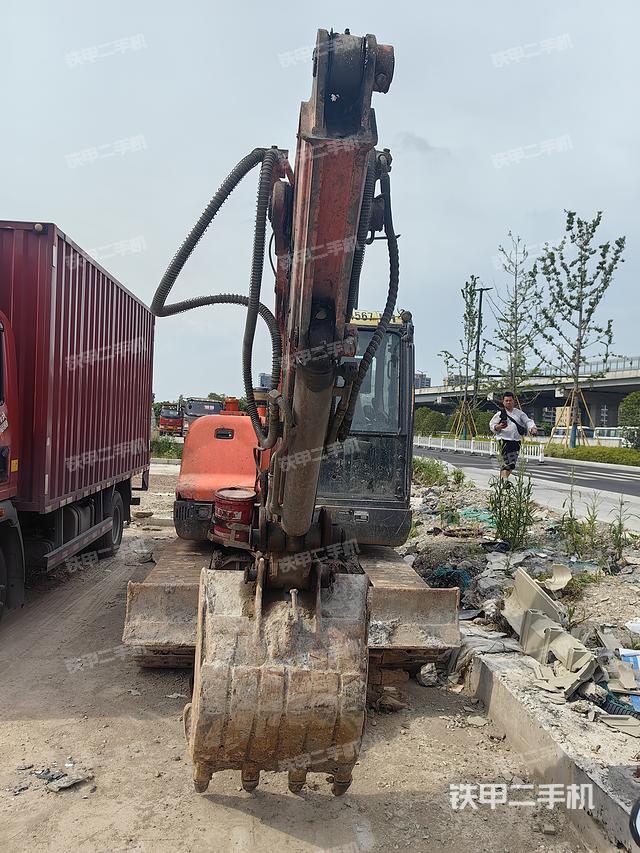 回转马达和主控阀（整机外观）