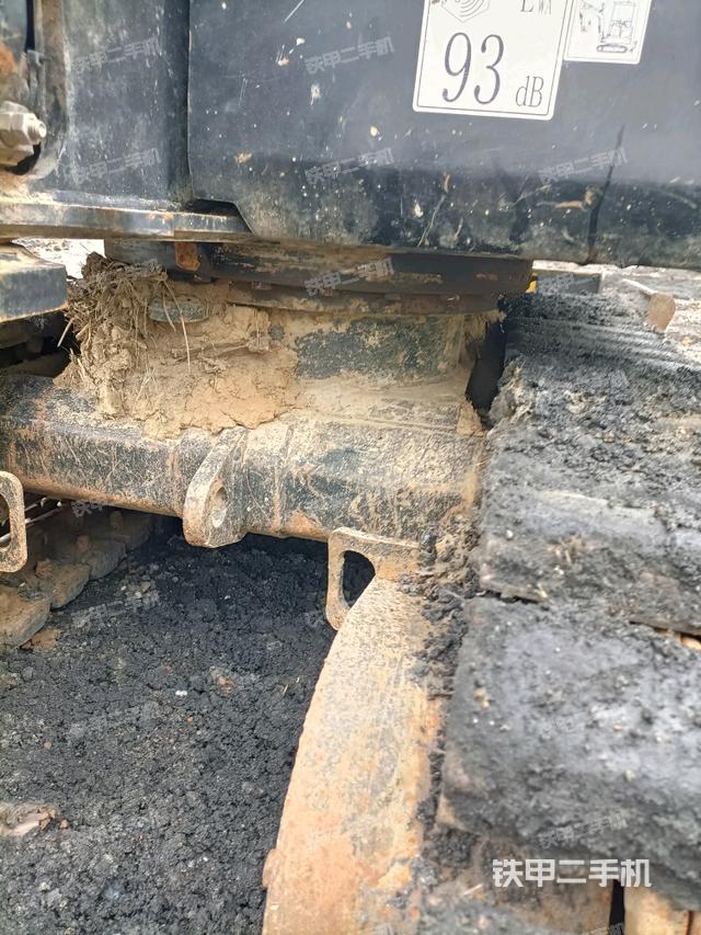 轉(zhuǎn)盤和下車架正前（工作和回轉(zhuǎn)裝置）