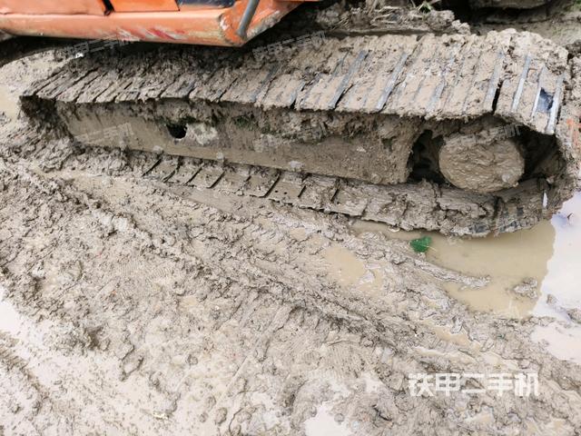 右側(cè)履帶整體?（行走機(jī)構(gòu)）