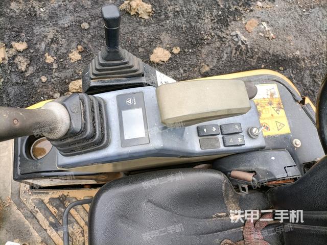 座椅右側(cè)控制臺/鑰匙門/油門/含右手柄（駕駛室部分）