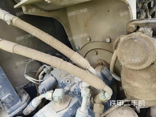 回转马达和主控阀（整机外观）