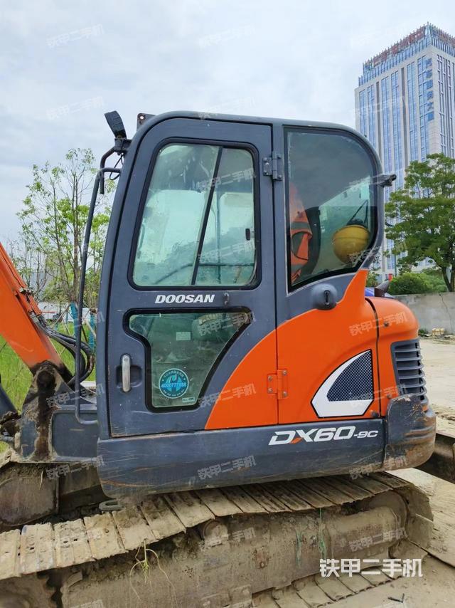 驾驶室整体（整机外观）