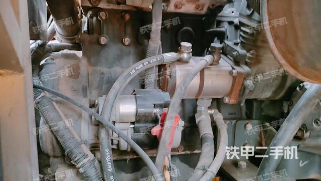 回转马达和主控阀（整机外观）