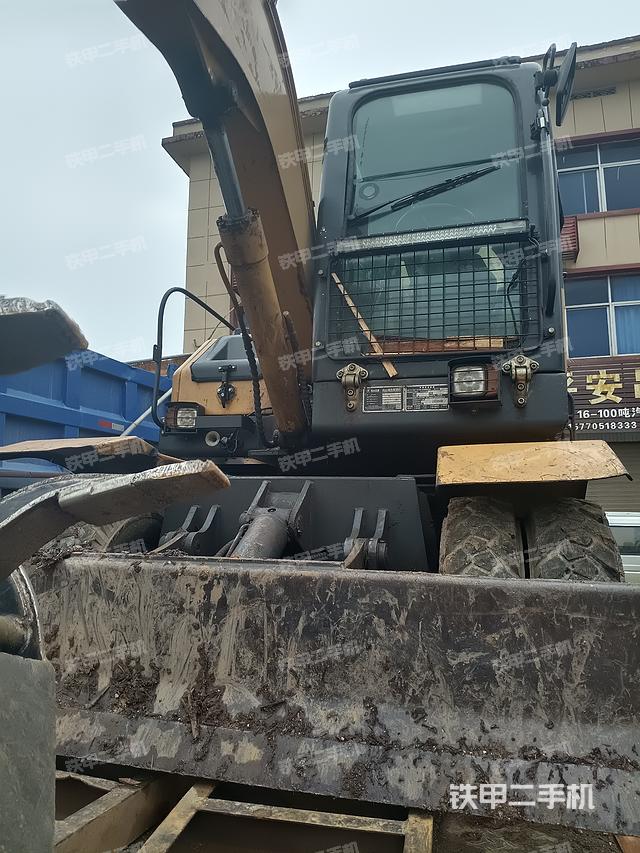 驾驶室顶部（整机外观）