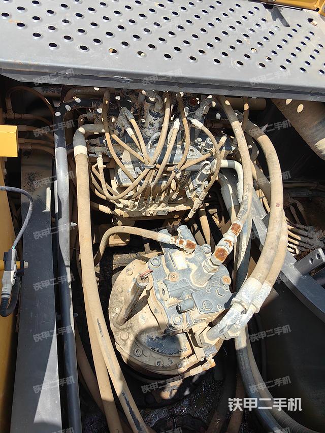 回转马达和主控阀（整机外观）