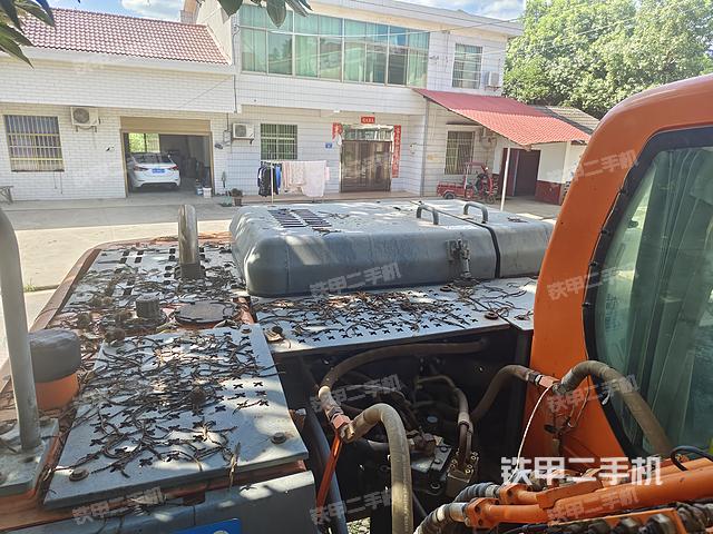 驾驶室顶部（整机外观）