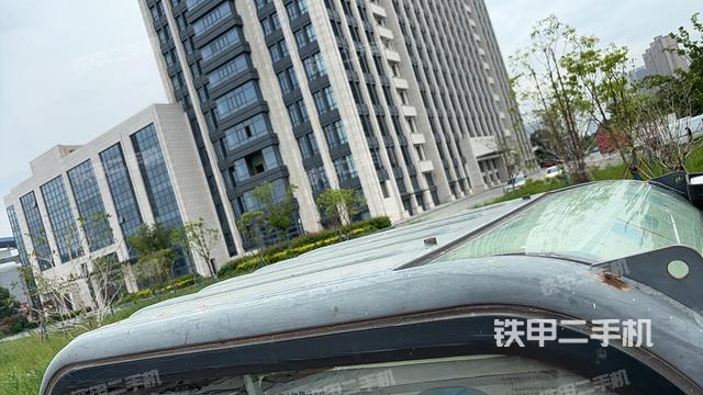 驾驶室顶部（整机外观）