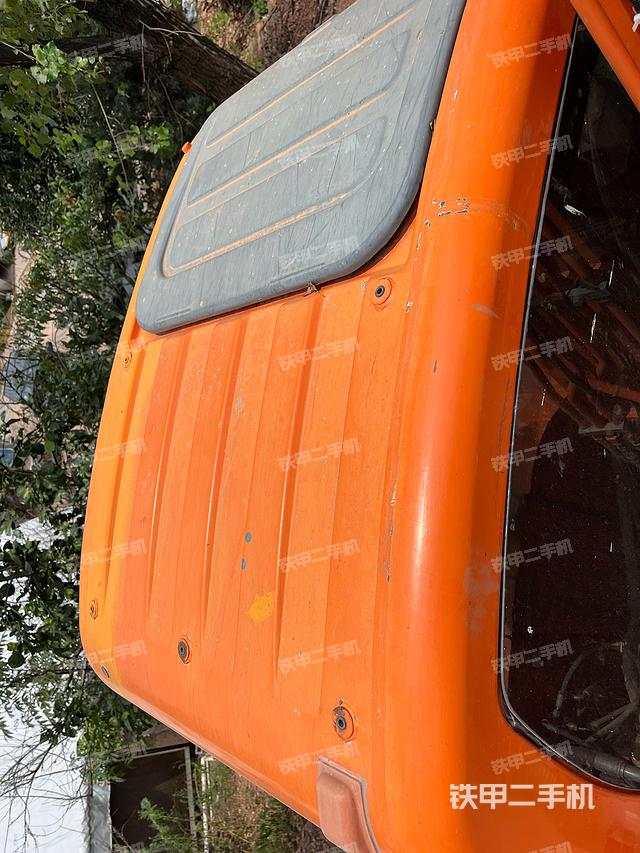 驾驶室顶部（整机外观）