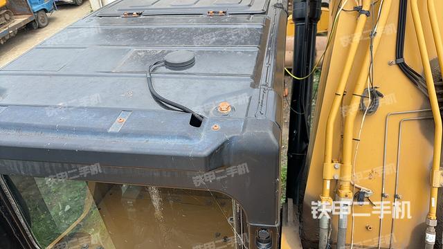 驾驶室顶部（整机外观）