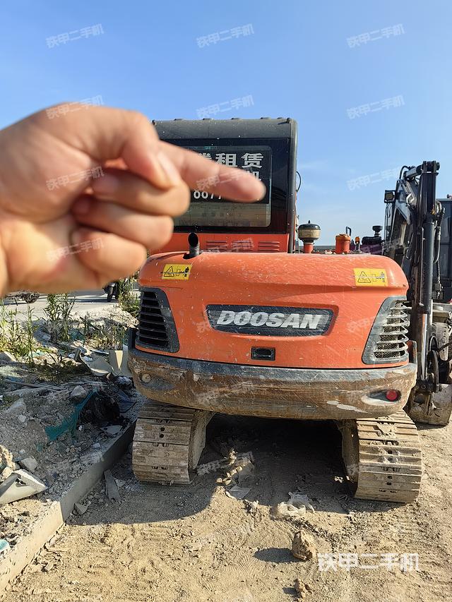 驾驶室顶部（整机外观）