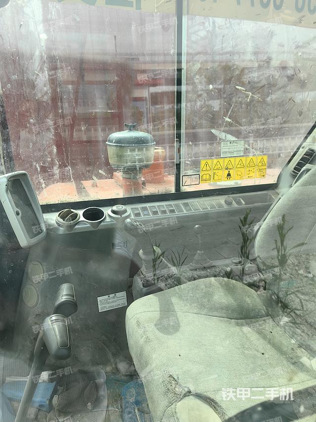 驾驶室顶部（整机外观）