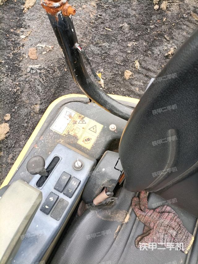 后窗玻璃角標(biāo)（駕駛室部分）