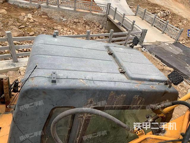 驾驶室顶部（整机外观）