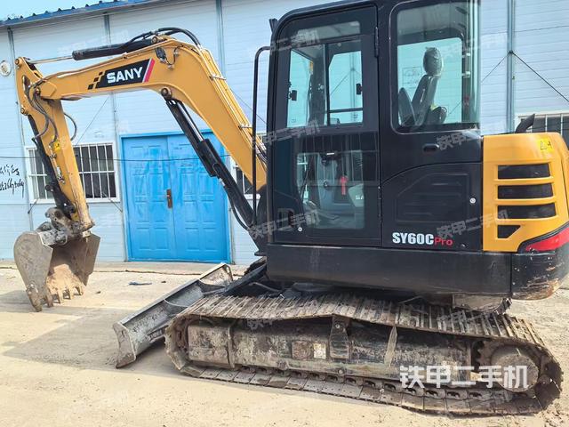 驾驶室顶部（整机外观）