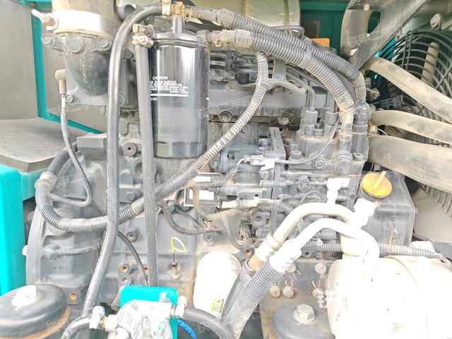 發(fā)動(dòng)機(jī)室（上車部件）