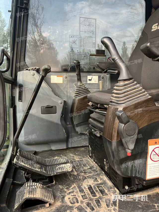 驾驶室整体（整机外观）