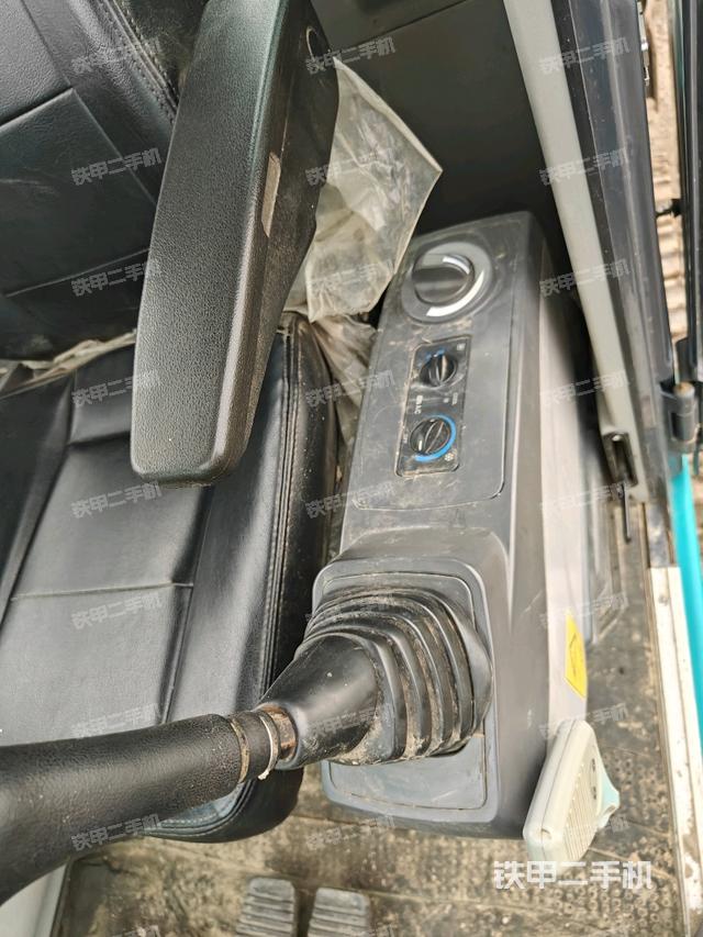 座椅左側(cè)控制臺(tái)/音響/含左手柄（駕駛室部分）