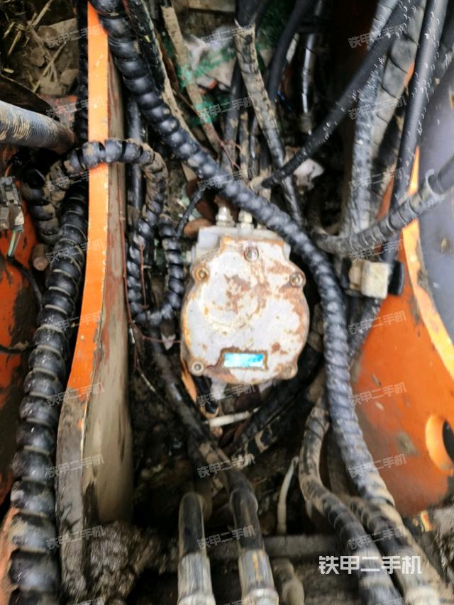 發(fā)動(dòng)機(jī)室（上車(chē)部件）