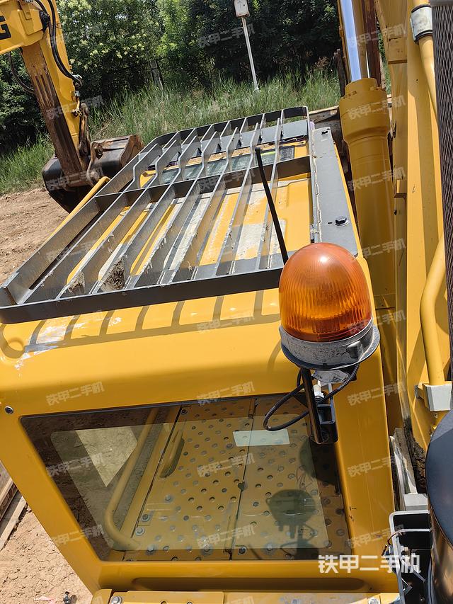 驾驶室顶部（整机外观）