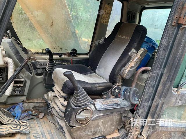 驾驶室整体（整机外观）