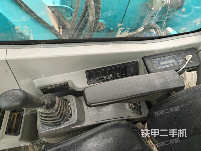 座椅右側(cè)控制臺(tái)/鑰匙門/油門/含右手柄（駕駛室部分）