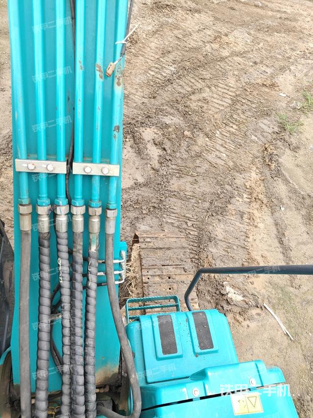 大臂背部俯視（工作和回轉(zhuǎn)裝置）