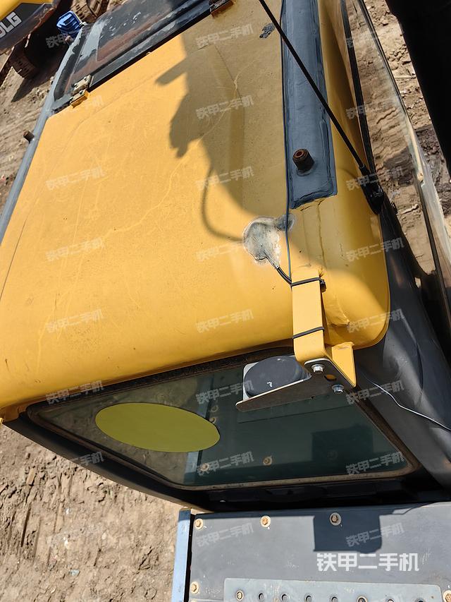 驾驶室顶部（整机外观）