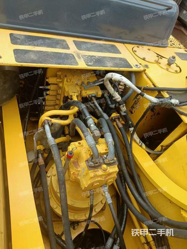 回转马达和主控阀（整机外观）