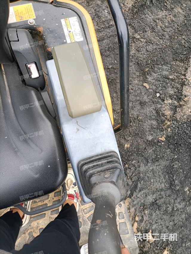 座椅左側(cè)控制臺/音響/含左手柄（駕駛室部分）