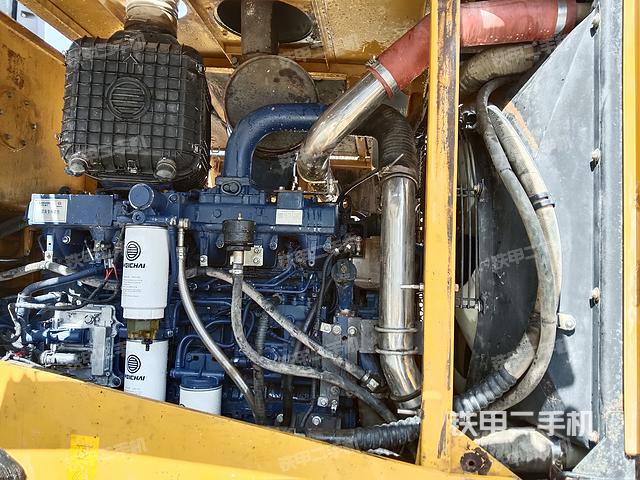 发动机右侧（整机外观及大件）