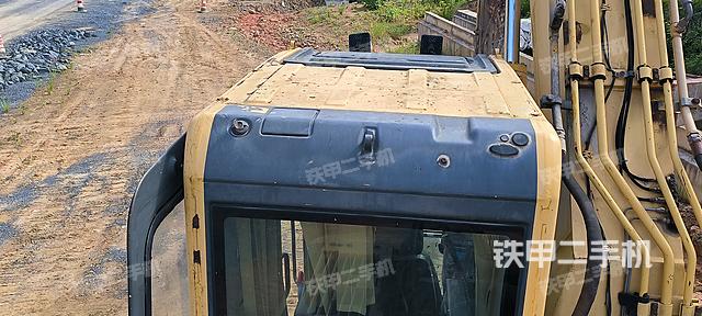 驾驶室顶部（整机外观）