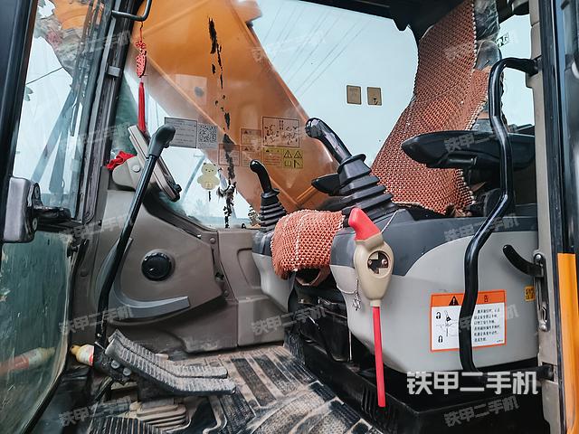 驾驶室顶部（整机外观）